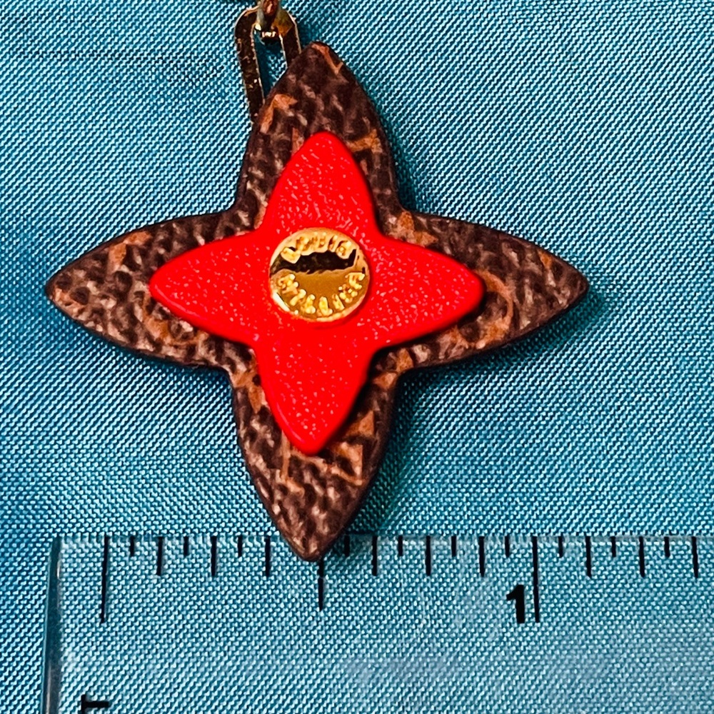 Louis Vuitton Red & Brown Flower Star Charm on Necklace NIB - Picture 4 of 7